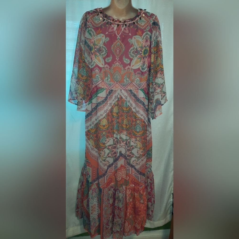 Elegant Paisley Maxi Dress - Picture 3 of 12